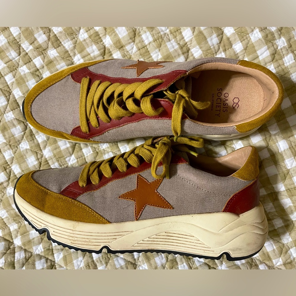 Women’s Size 9 Oasis Society Earth-tones Sneaker - Barely Worn!